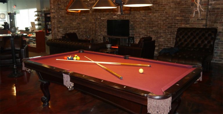 Smoke Rings '72 Cigar & Pipe