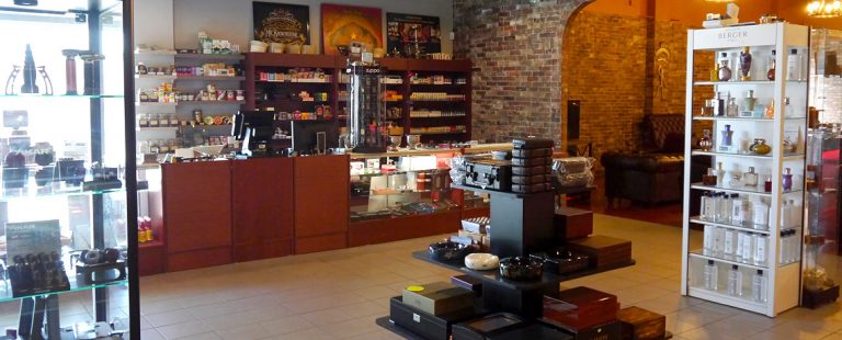 Smoke Rings '72 Cigar & Pipe